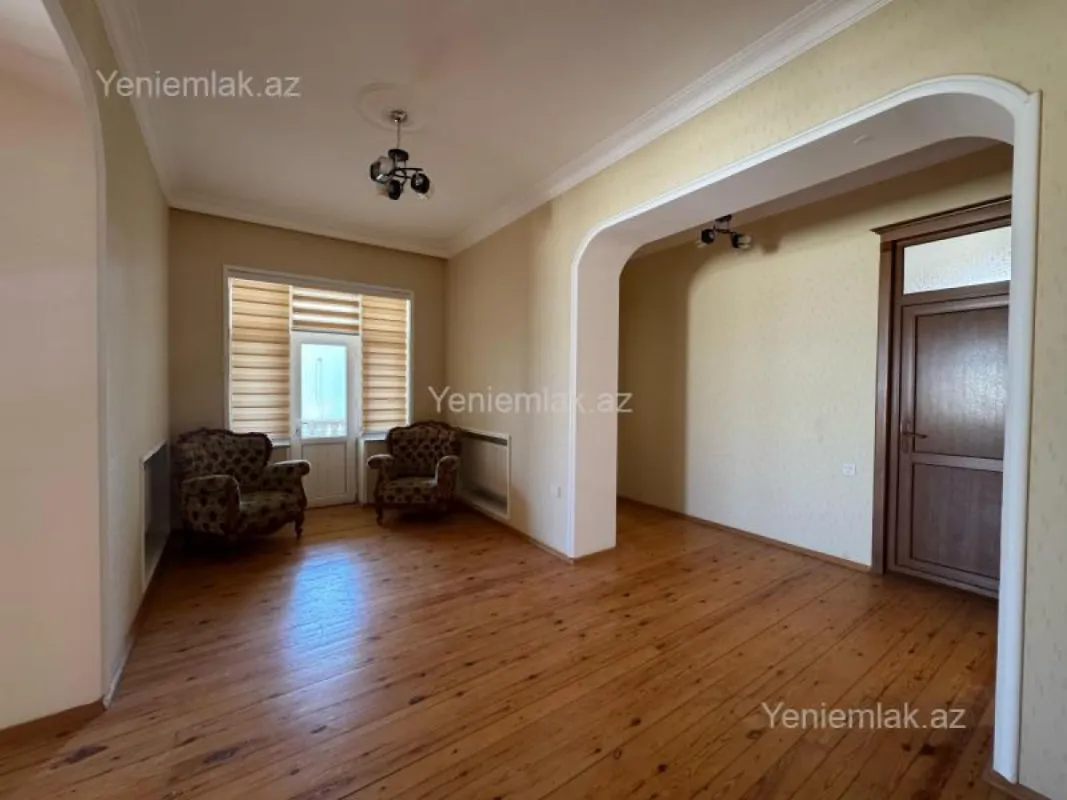 Satılır 7 otaqlı həyət evi 350 m²
