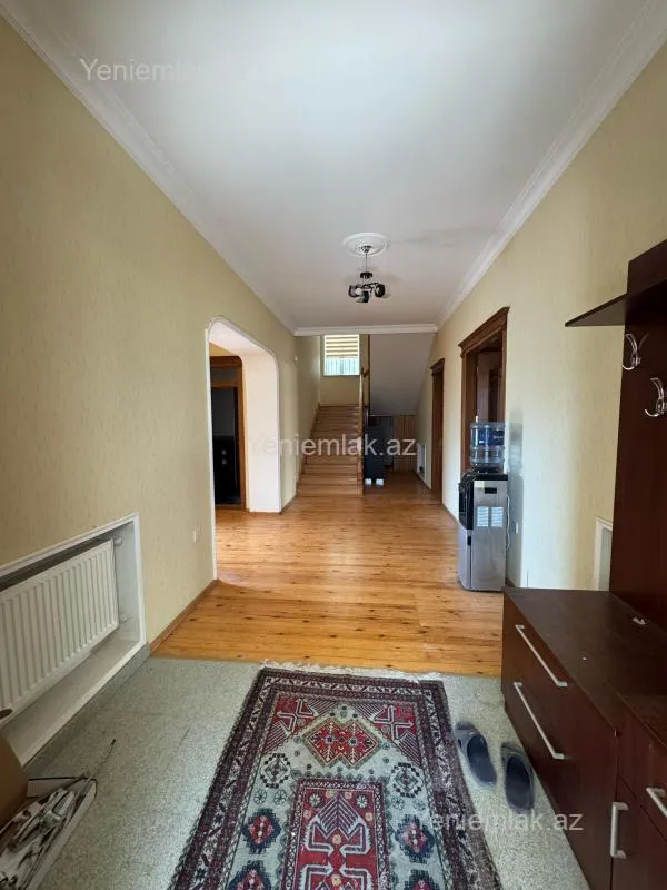 Satılır 7 otaqlı həyət evi 350 m²
