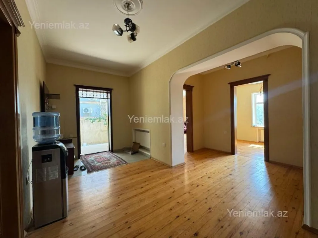 Satılır 7 otaqlı həyət evi 350 m²