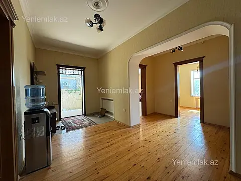 Satılır 7 otaqlı həyət evi 350 m²