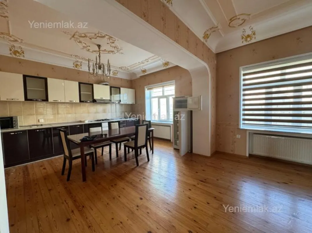 Satılır 7 otaqlı həyət evi 350 m²