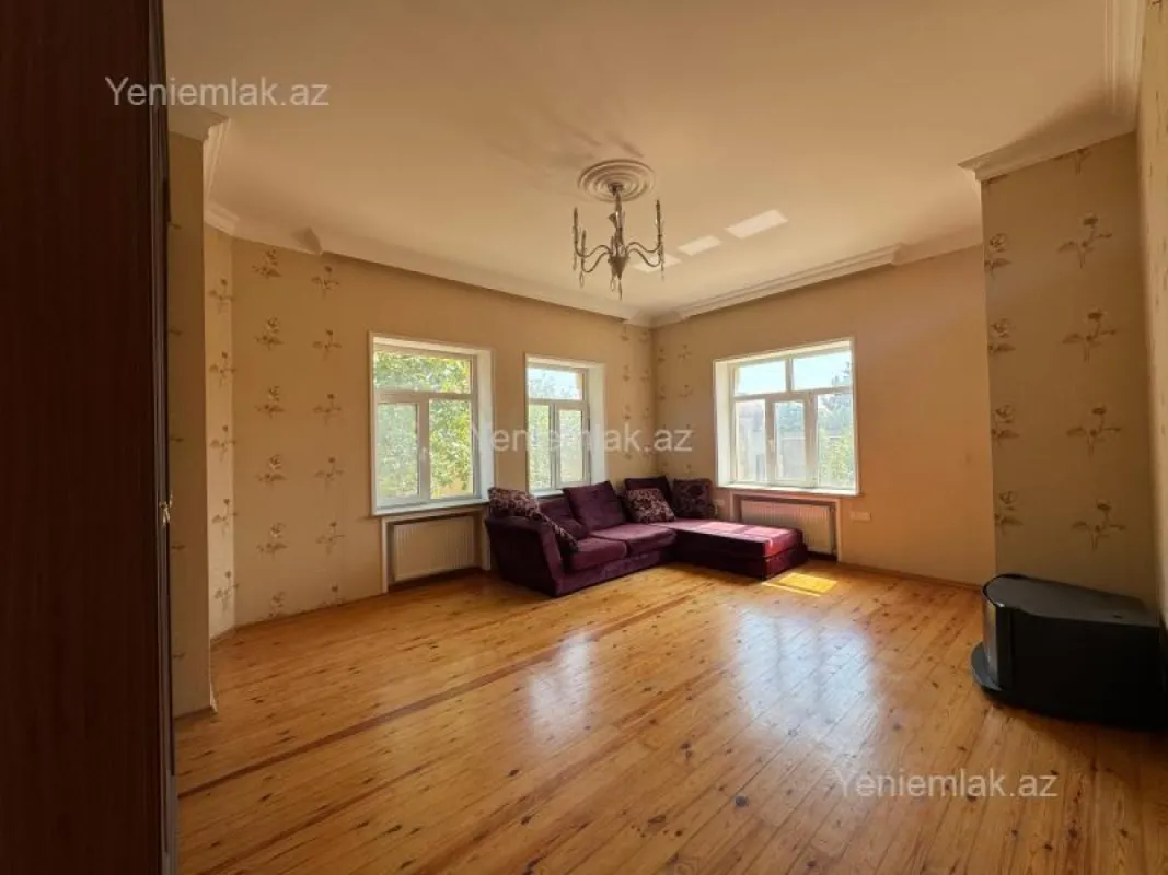 Satılır 7 otaqlı həyət evi 350 m²