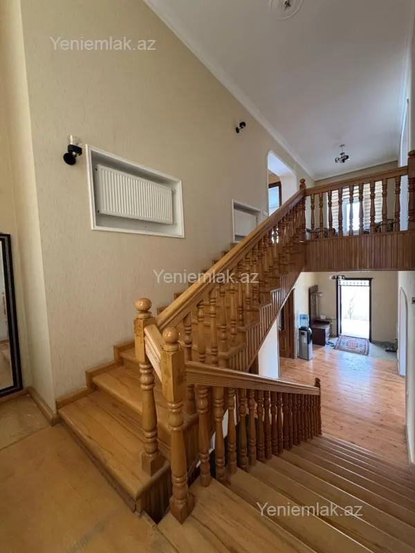 Satılır 7 otaqlı həyət evi 350 m²