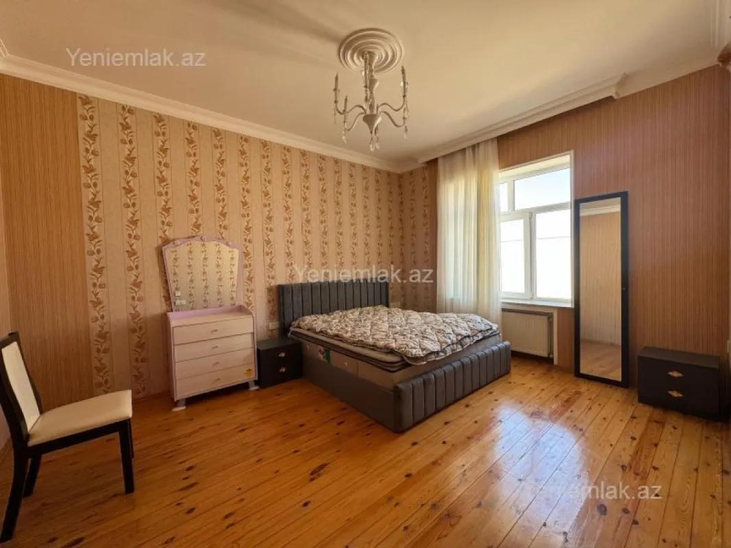 Satılır 7 otaqlı həyət evi 350 m²