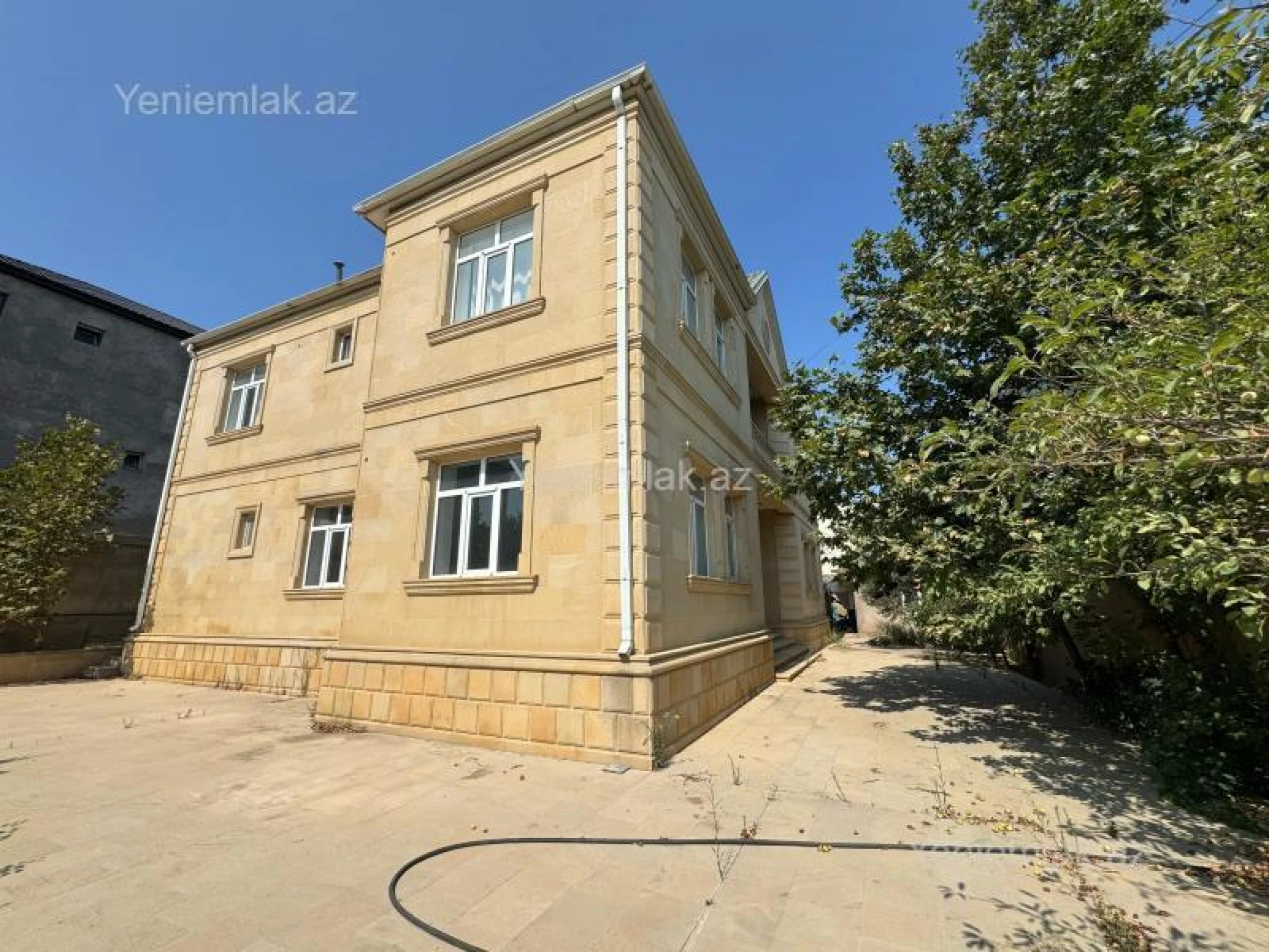 Satılır 7 otaqlı həyət evi 350 m²