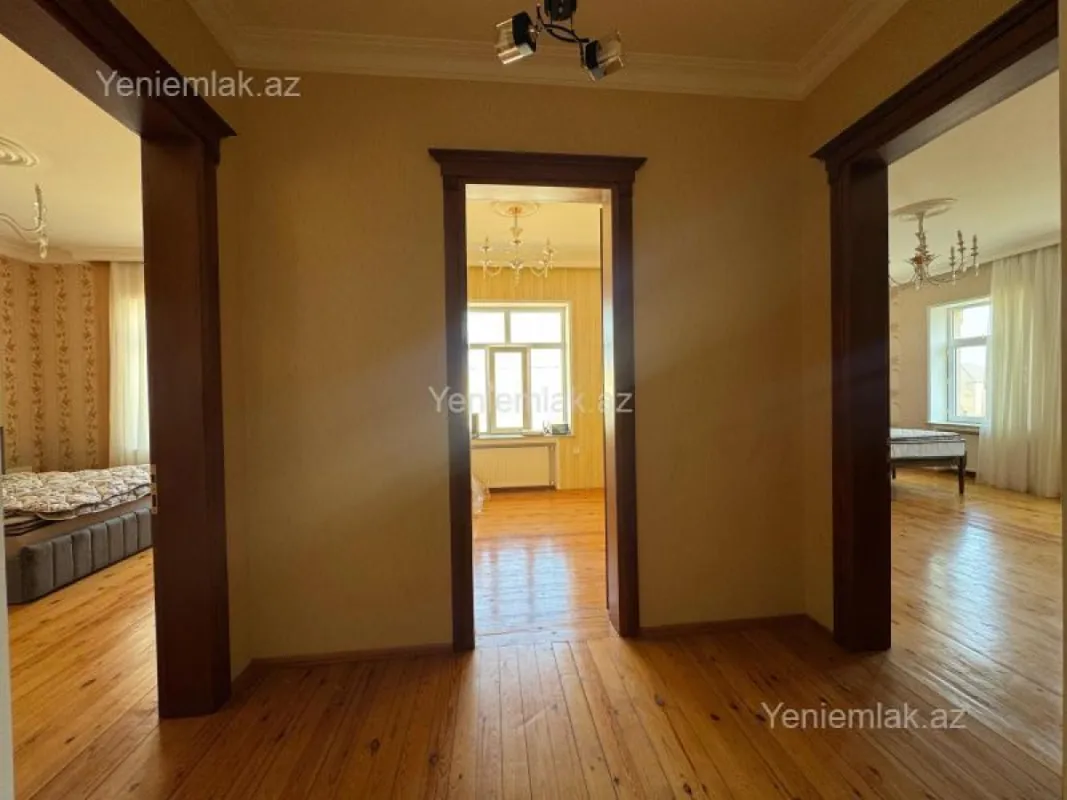 Satılır 7 otaqlı həyət evi 350 m²