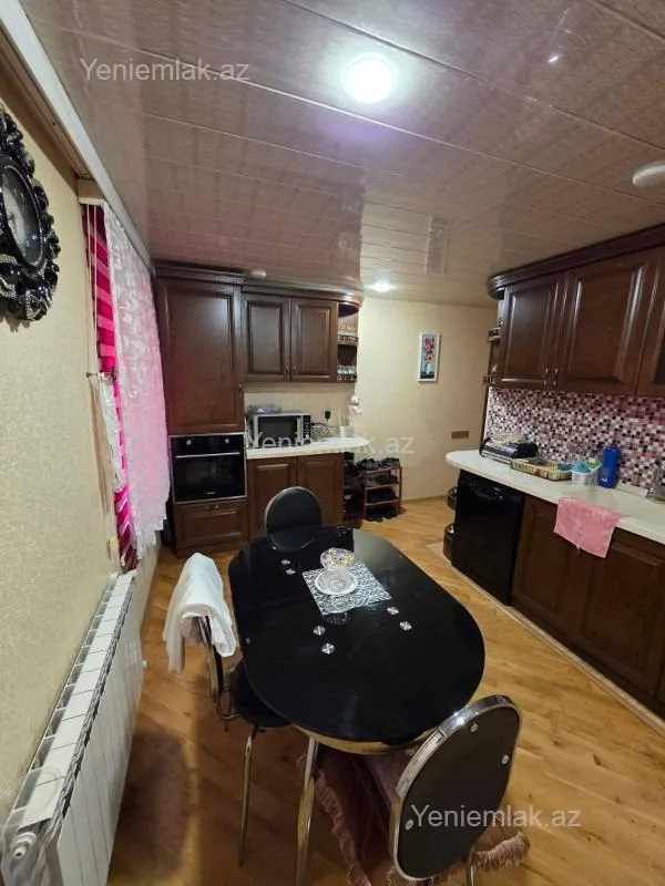 Satılır 5 otaqlı köhnə tikili 120 m²