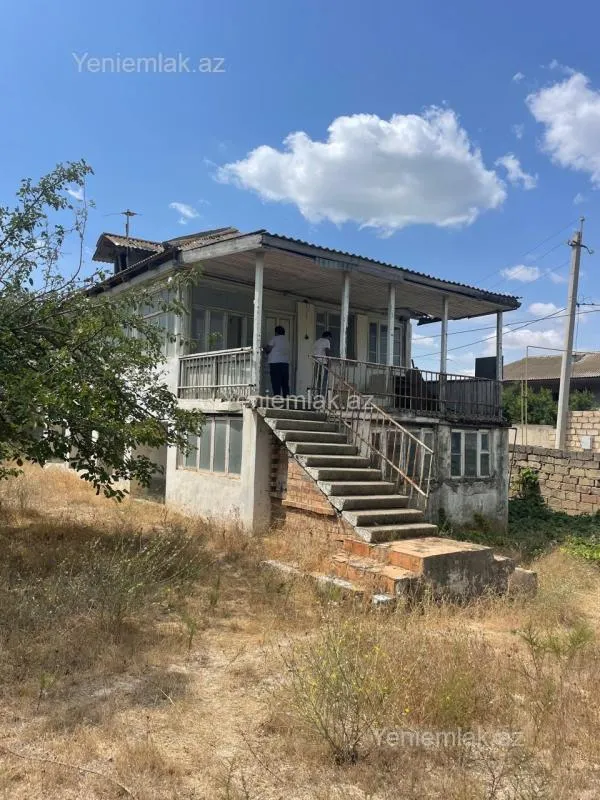 Satılır 4 otaqlı həyət evi 100 m²