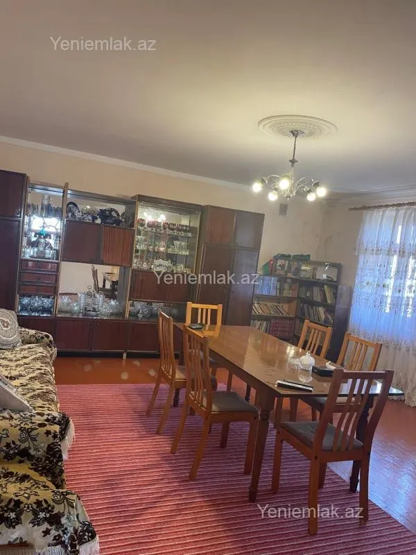 Satılır 4 otaqlı həyət evi 180 m²