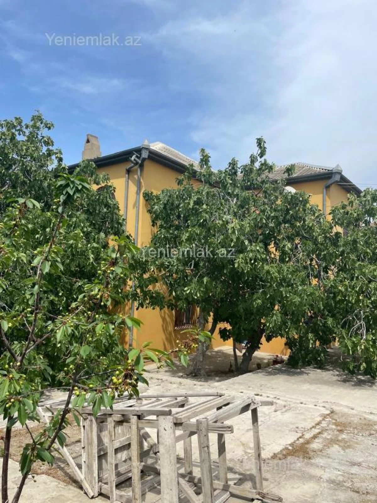 Satılır 4 otaqlı həyət evi 180 m²