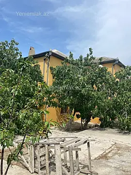 Satılır 4 otaqlı həyət evi 180 m²