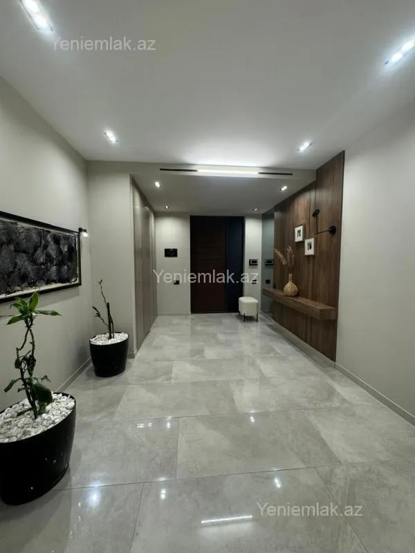Satılır 6 otaqlı həyət evi 300 m²