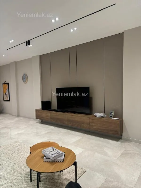 Satılır 6 otaqlı həyət evi 300 m²