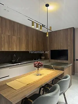 Satılır 6 otaqlı həyət evi 300 m²