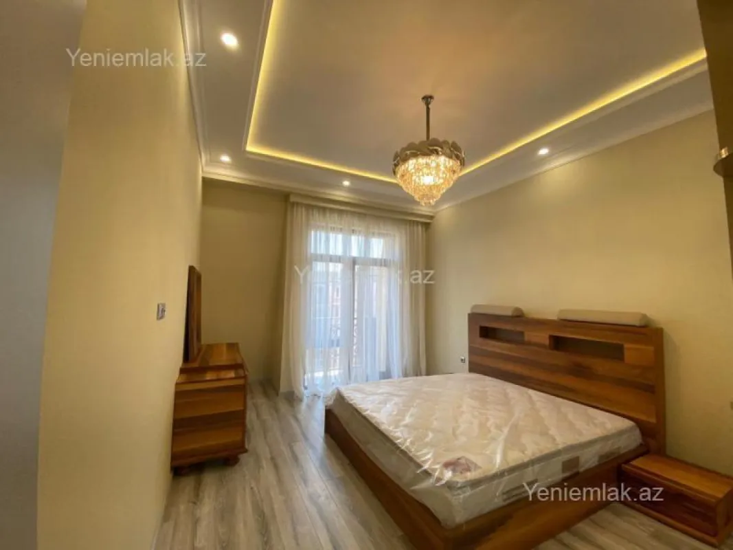 Satılır 4 otaqlı yeni tikili 140 m²