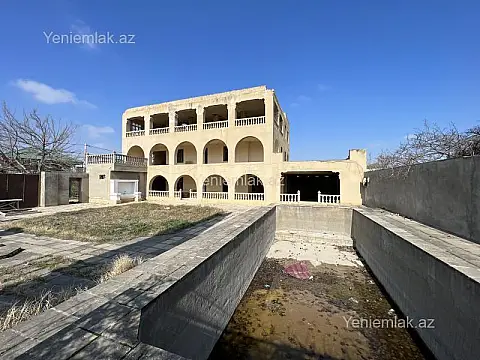 Satılır 10 otaqlı həyət evi 850 m²