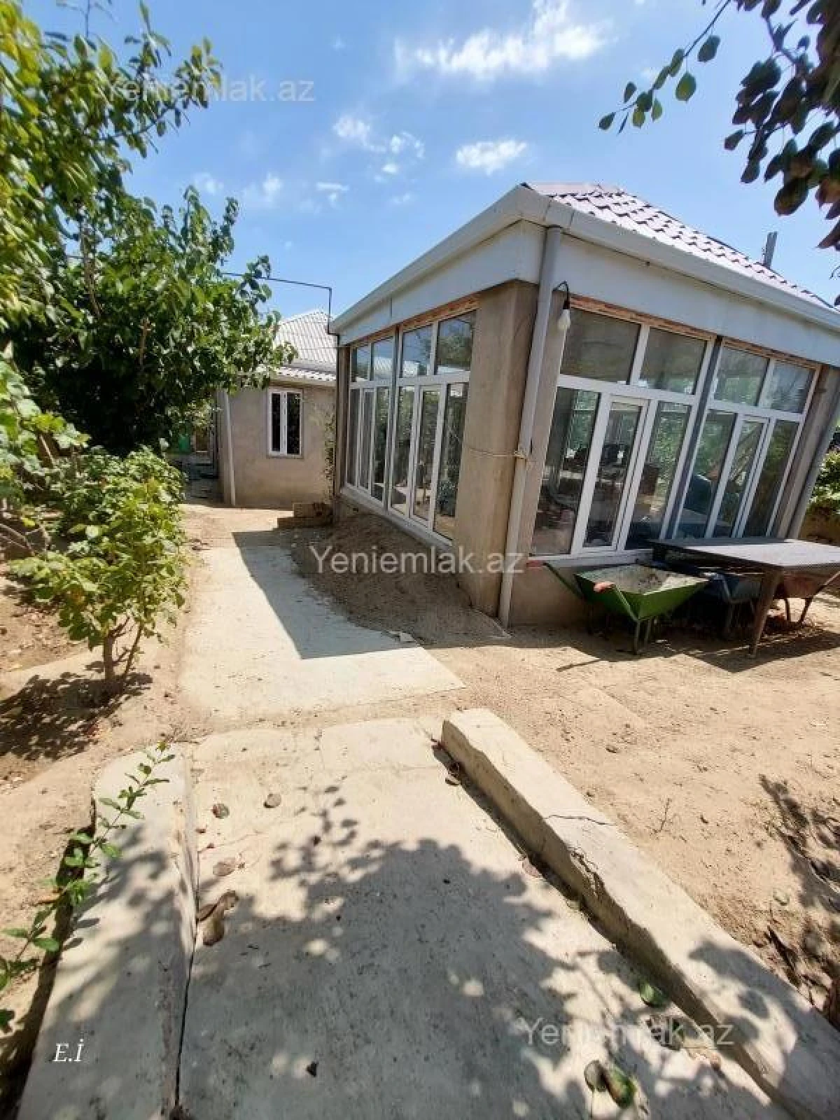 Satılır 4 otaqlı həyət evi 124 m²