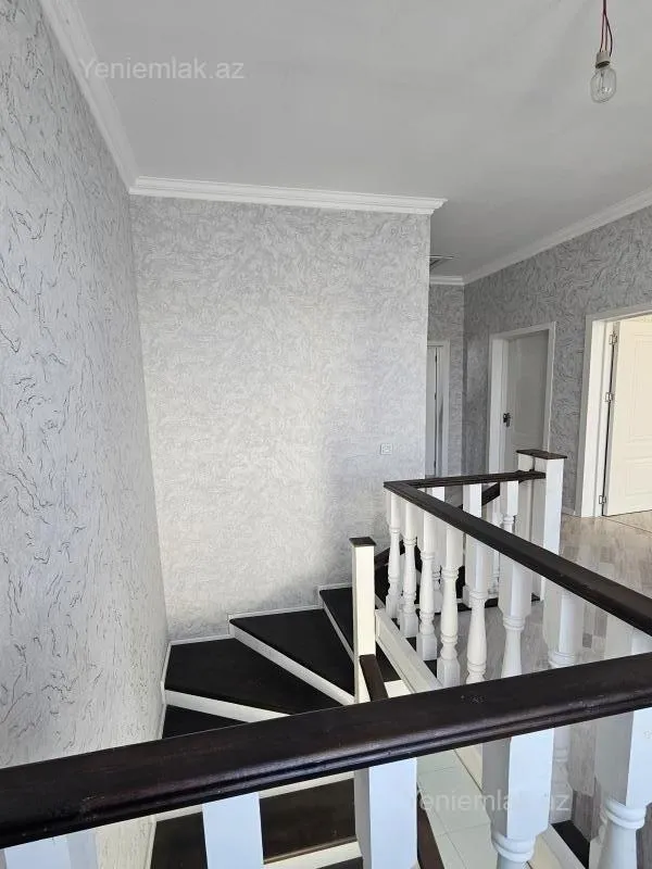 Satılır 5 otaqlı həyət evi 180 m²