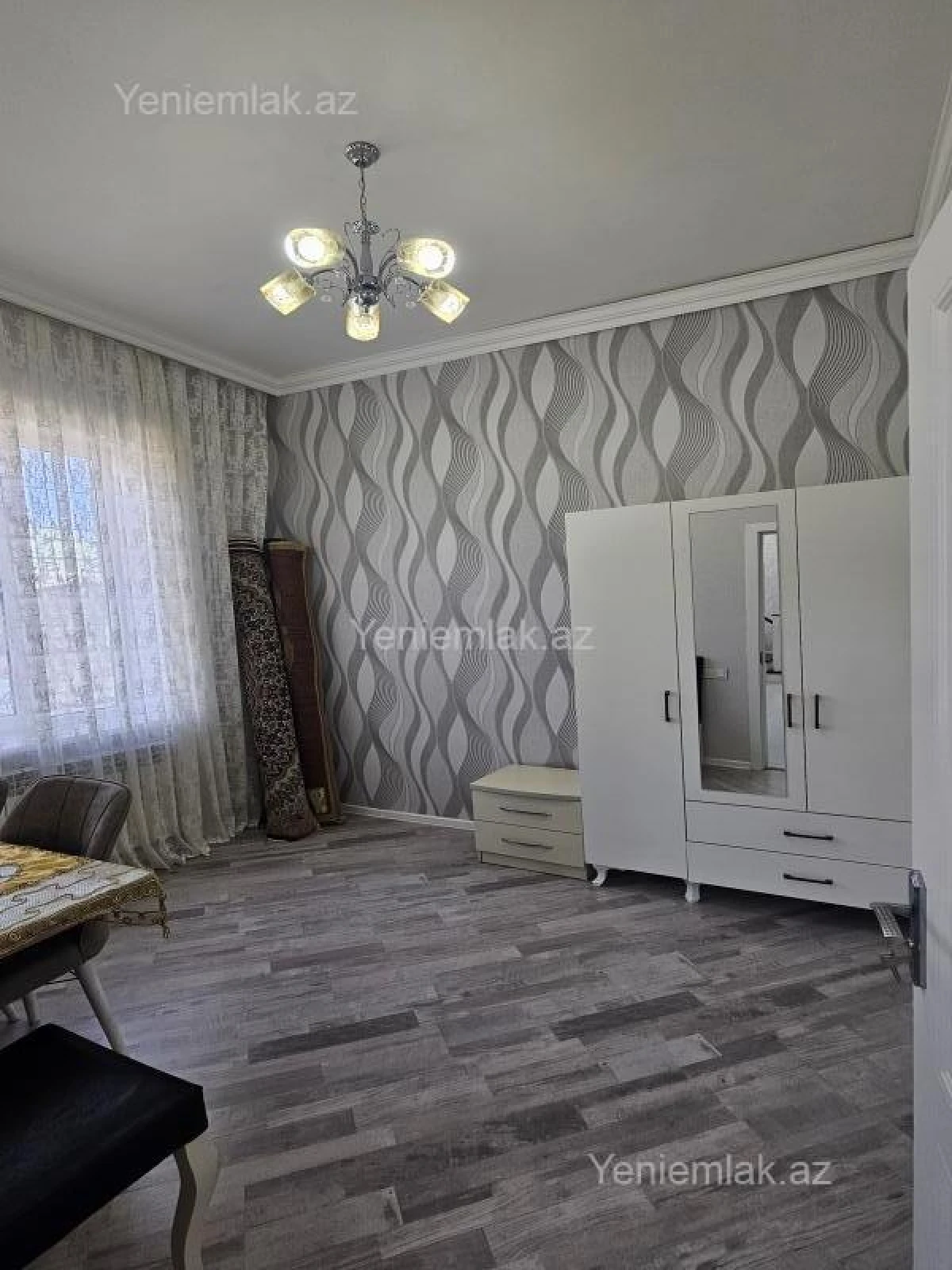 Satılır 5 otaqlı həyət evi 180 m²