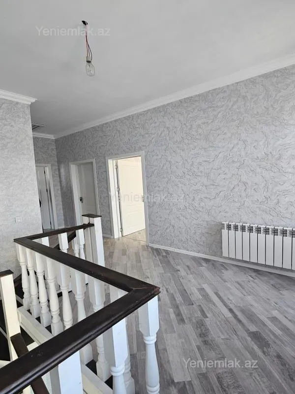 Satılır 5 otaqlı həyət evi 180 m²