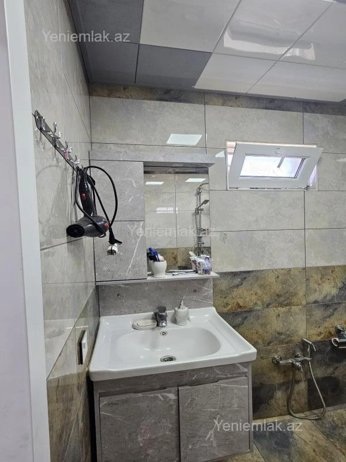 Satılır 5 otaqlı həyət evi 180 m²