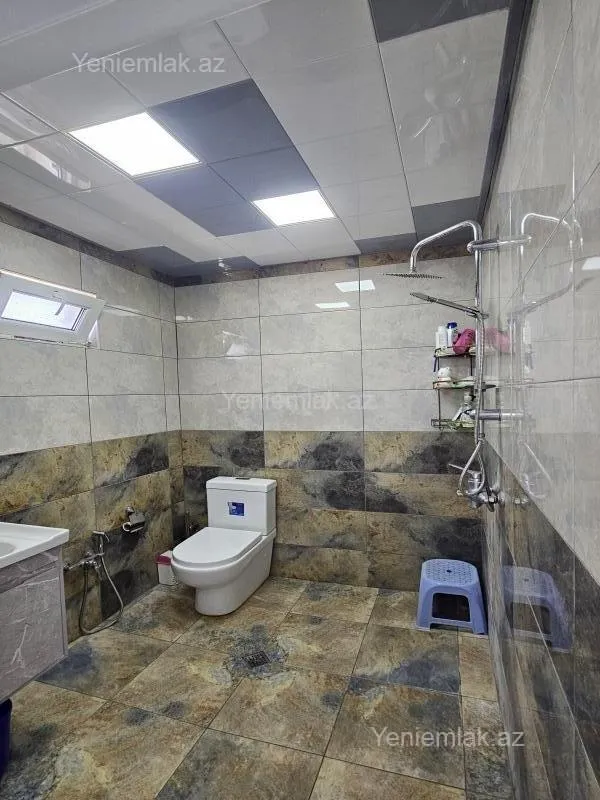 Satılır 5 otaqlı həyət evi 180 m²