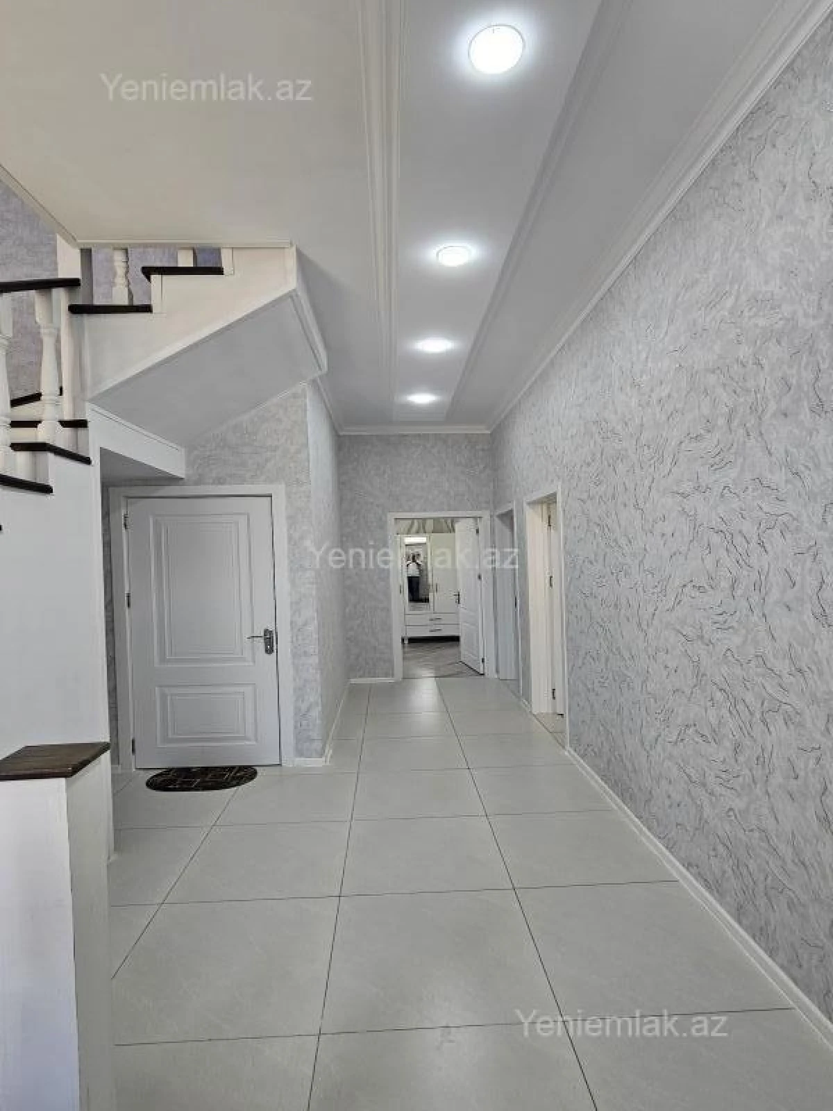 Satılır 5 otaqlı həyət evi 180 m²