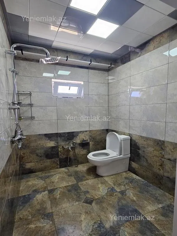 Satılır 5 otaqlı həyət evi 180 m²