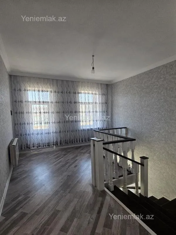 Satılır 5 otaqlı həyət evi 180 m²