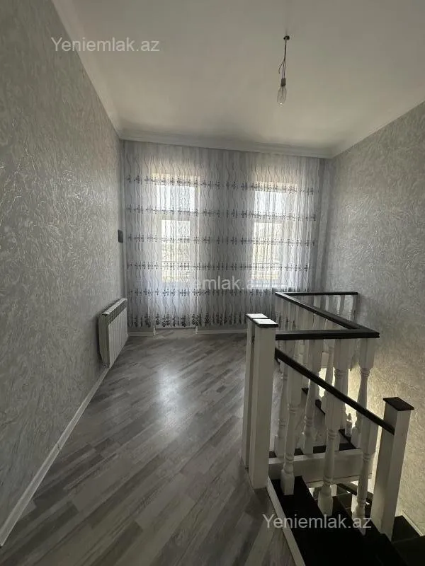 Satılır 5 otaqlı həyət evi 180 m²