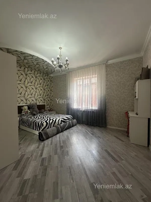 Satılır 5 otaqlı həyət evi 180 m²