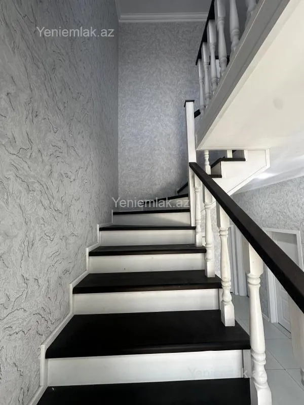 Satılır 5 otaqlı həyət evi 180 m²