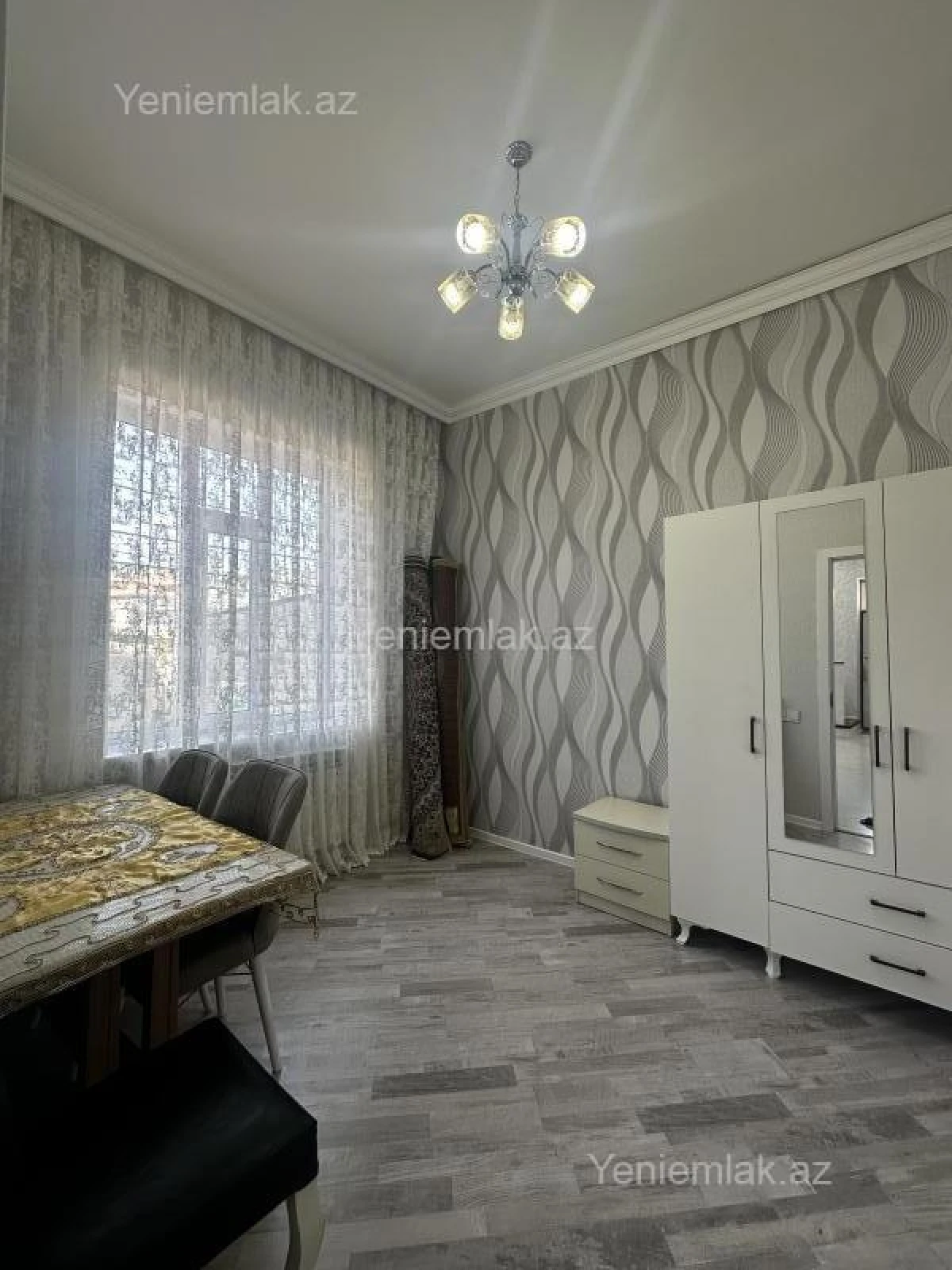 Satılır 5 otaqlı həyət evi 180 m²