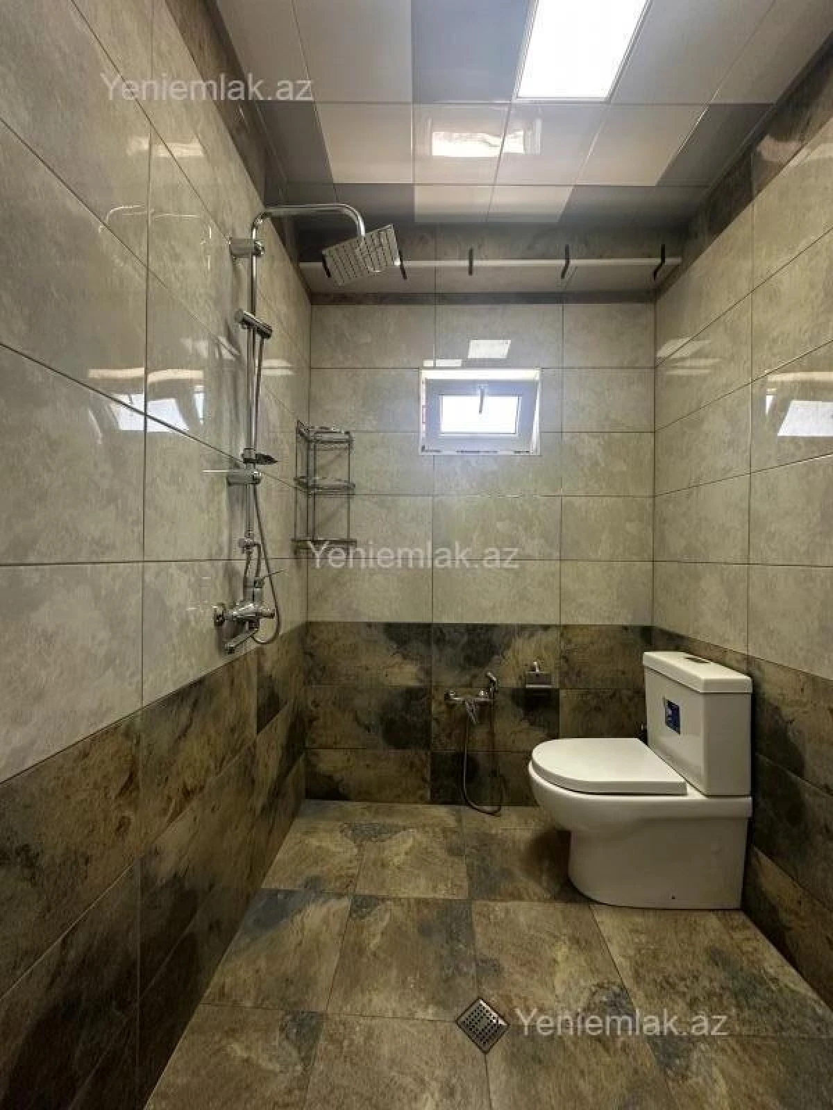 Satılır 5 otaqlı həyət evi 180 m²