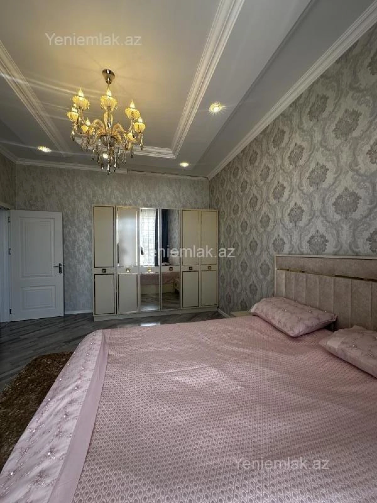 Satılır 5 otaqlı həyət evi 180 m²