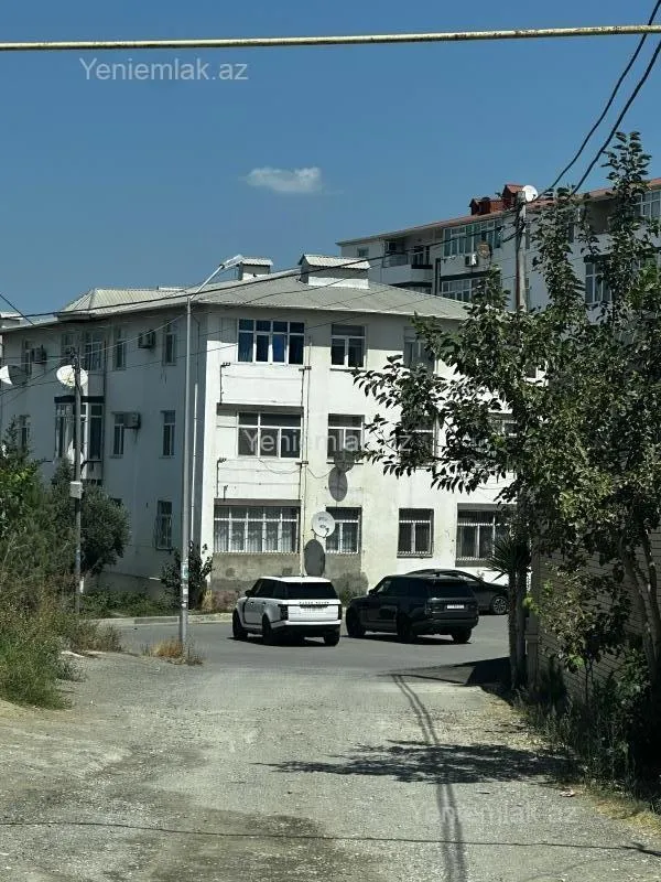 Satılır 5 otaqlı həyət evi 180 m²