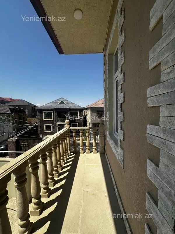 Satılır 5 otaqlı həyət evi 180 m²