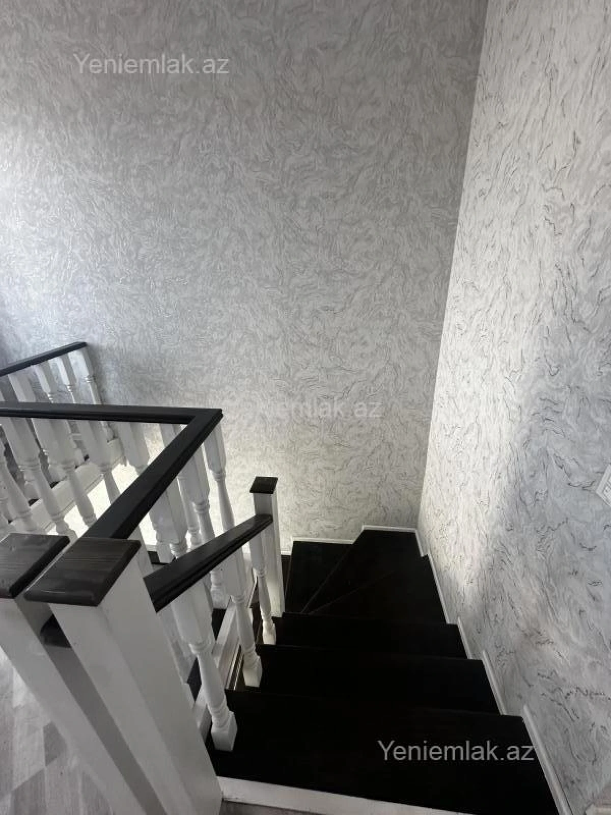 Satılır 5 otaqlı həyət evi 180 m²