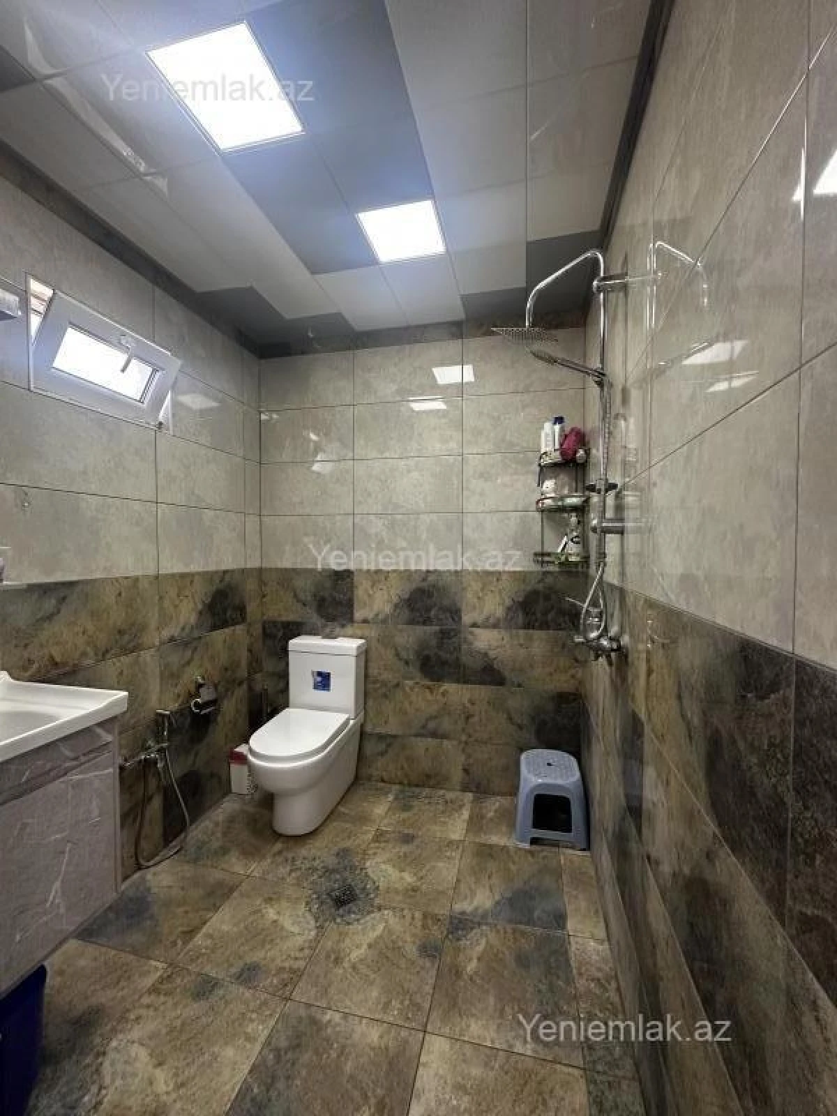 Satılır 5 otaqlı həyət evi 180 m²