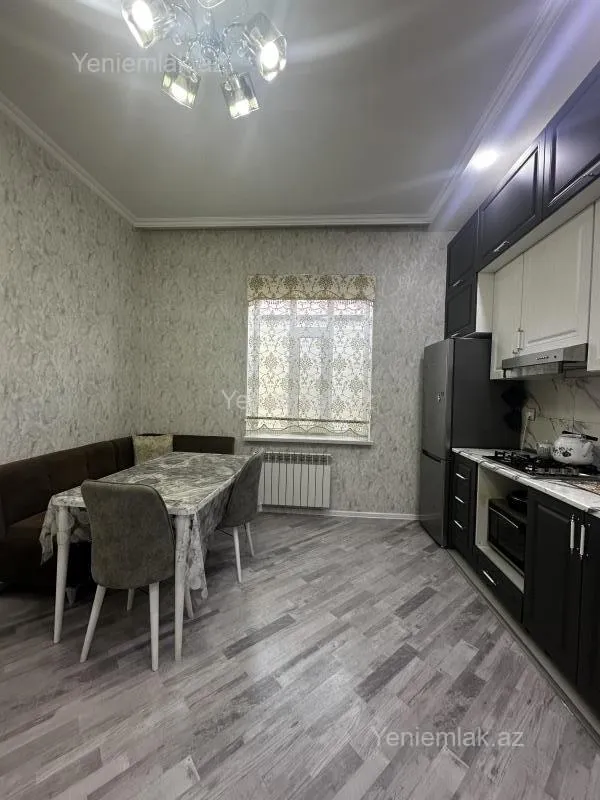 Satılır 5 otaqlı həyət evi 180 m²