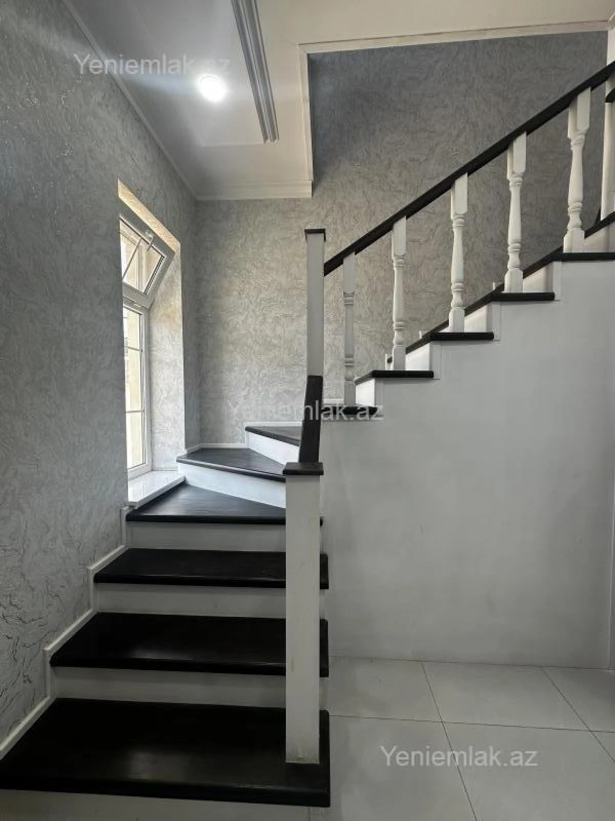 Satılır 5 otaqlı həyət evi 180 m²