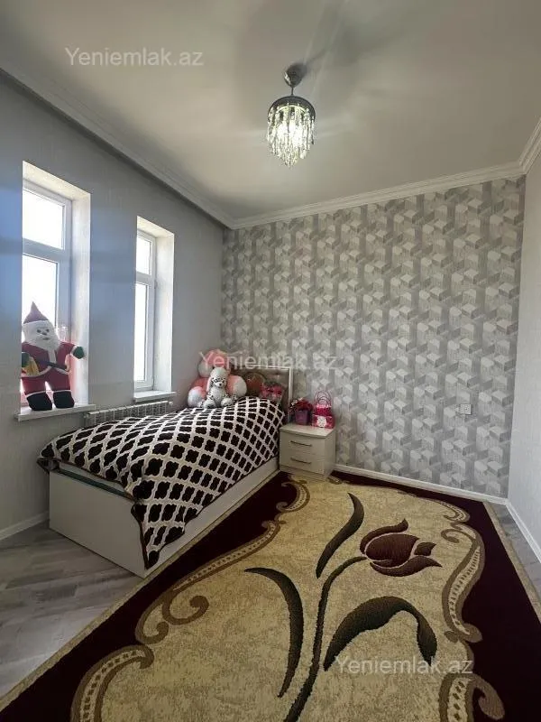 Satılır 5 otaqlı həyət evi 180 m²