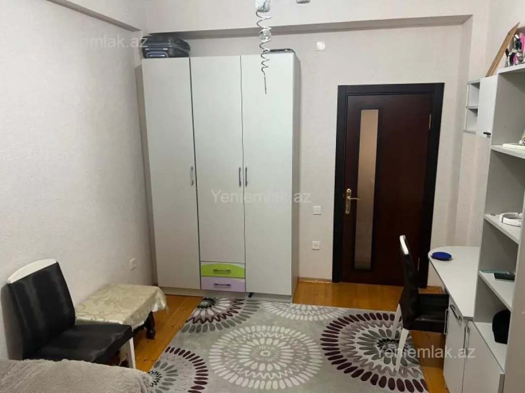 Satılır 4 otaqlı köhnə tikili 138 m²