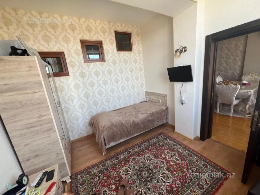 Satılır 4 otaqlı köhnə tikili 138 m²