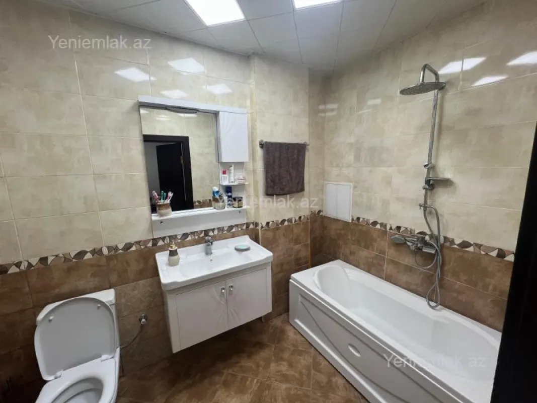 Satılır 4 otaqlı köhnə tikili 138 m²