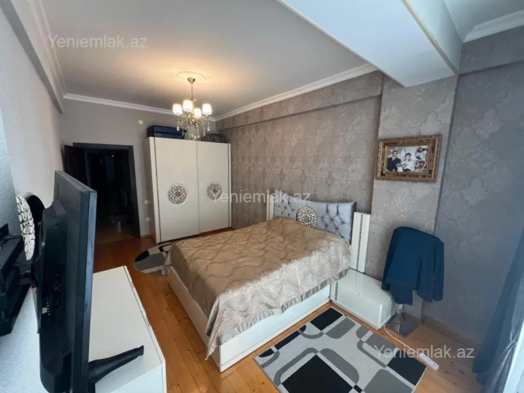 Satılır 4 otaqlı köhnə tikili 138 m²