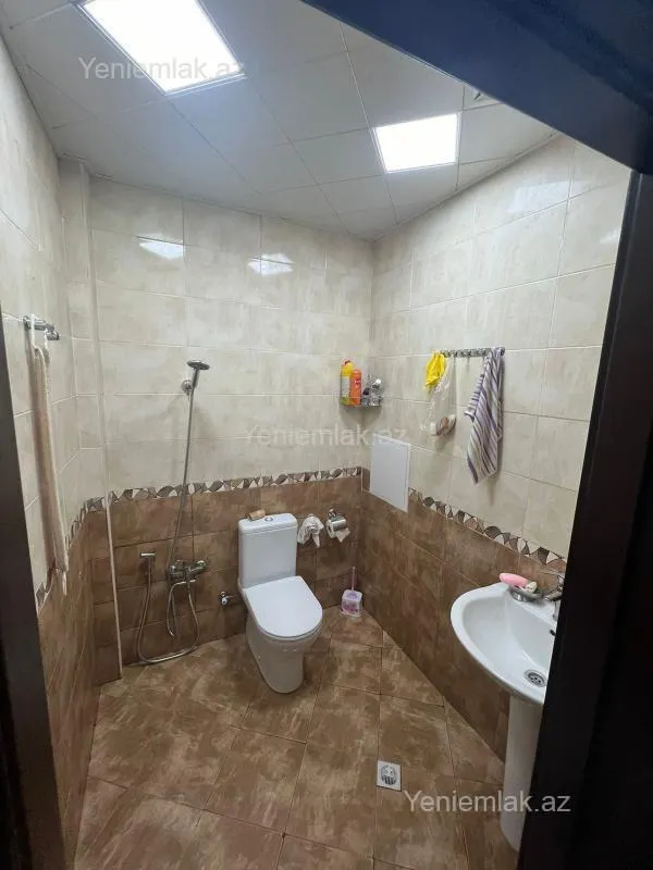 Satılır 4 otaqlı köhnə tikili 138 m²