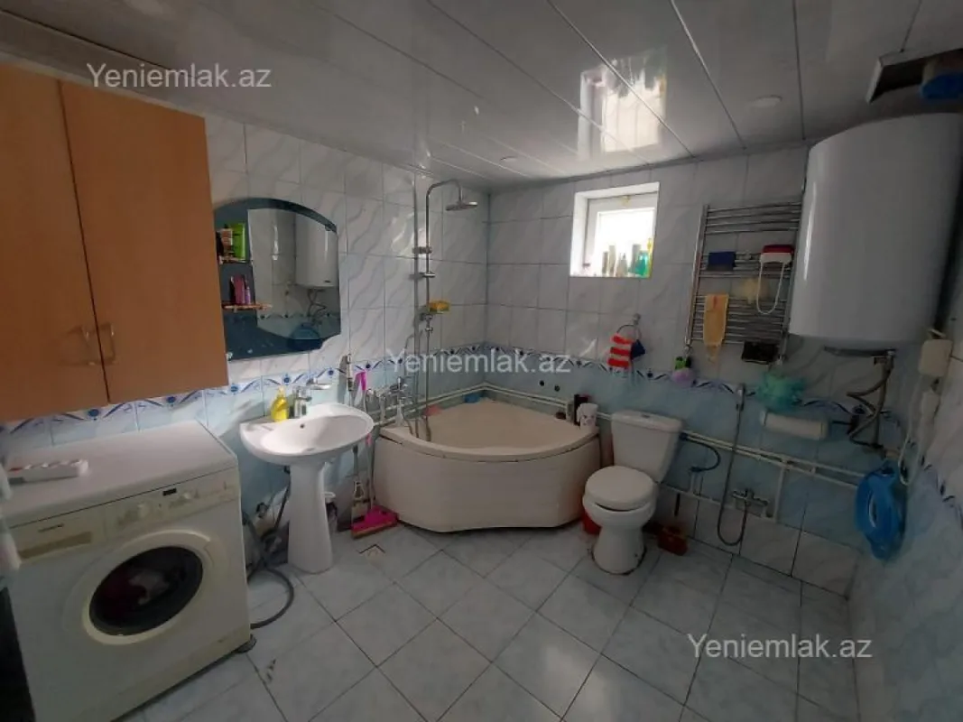 Satılır 9 otaqlı həyət evi 250 m²