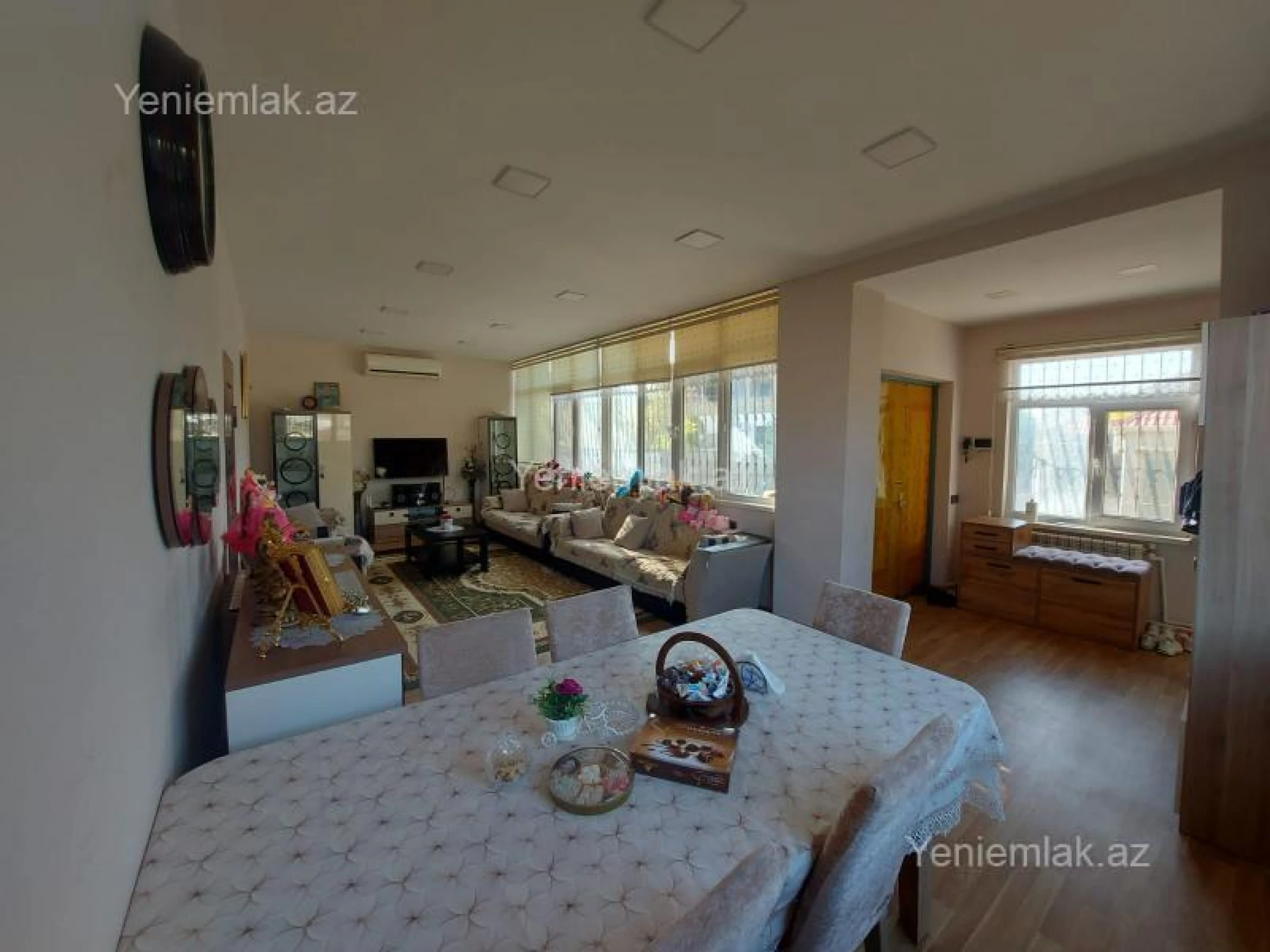 Satılır 9 otaqlı həyət evi 250 m²