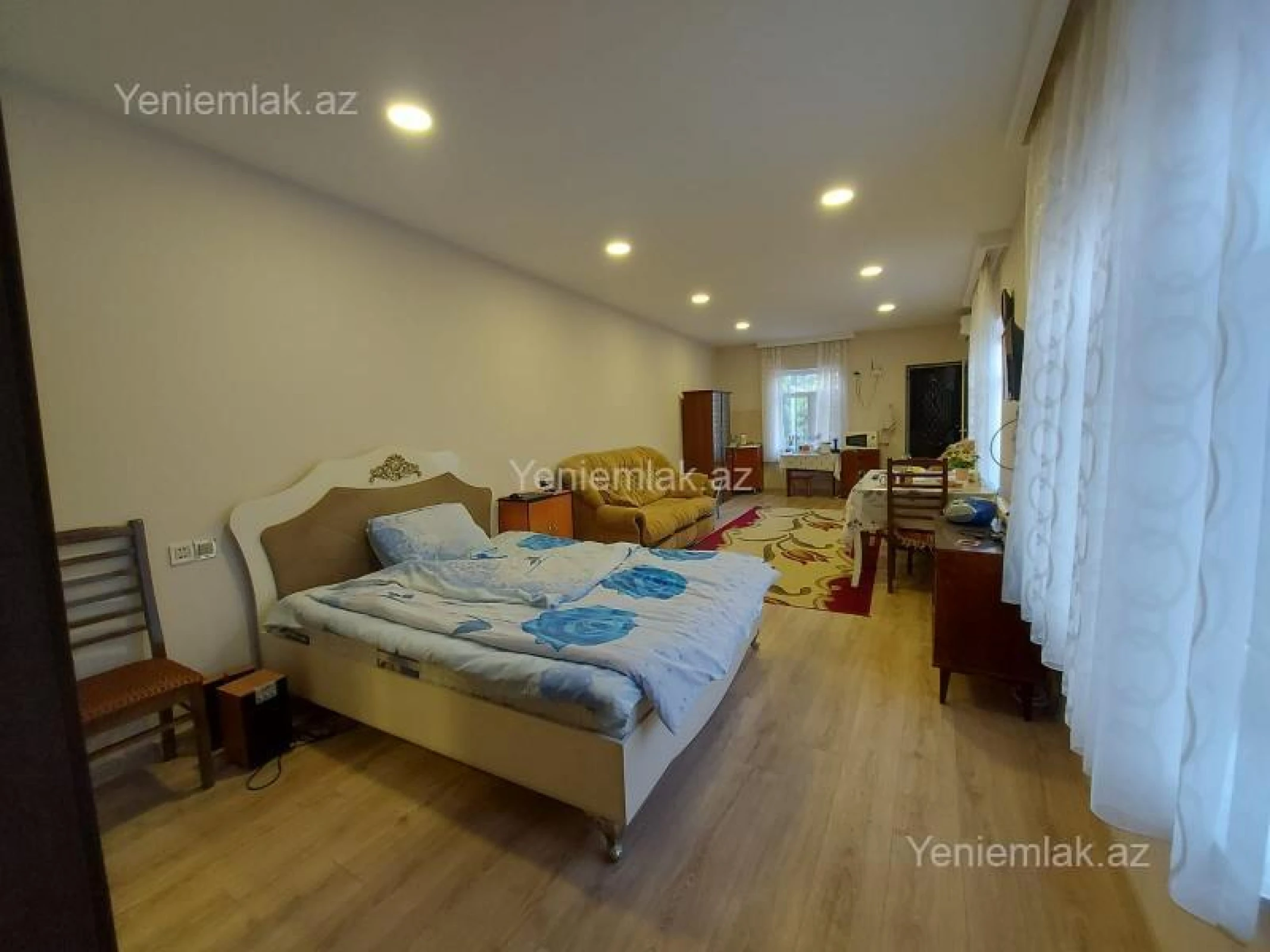 Satılır 9 otaqlı həyət evi 250 m²